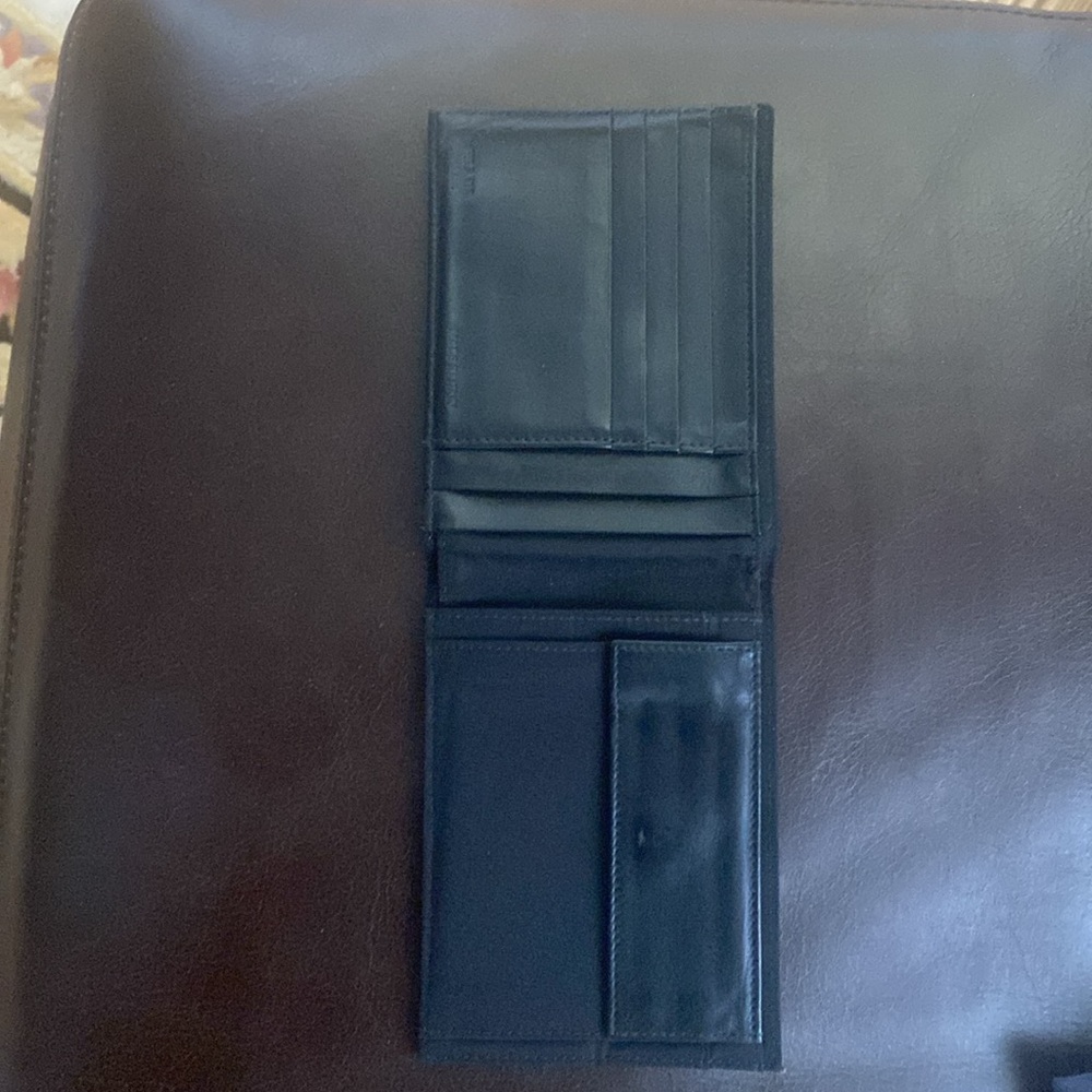 Prada Wallet - Picture 2 of 9